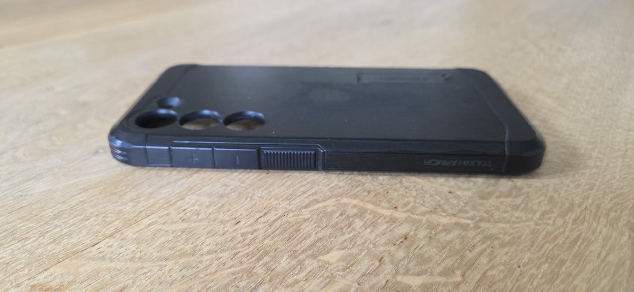 Galaxy S23, Spigen Tough Armor
