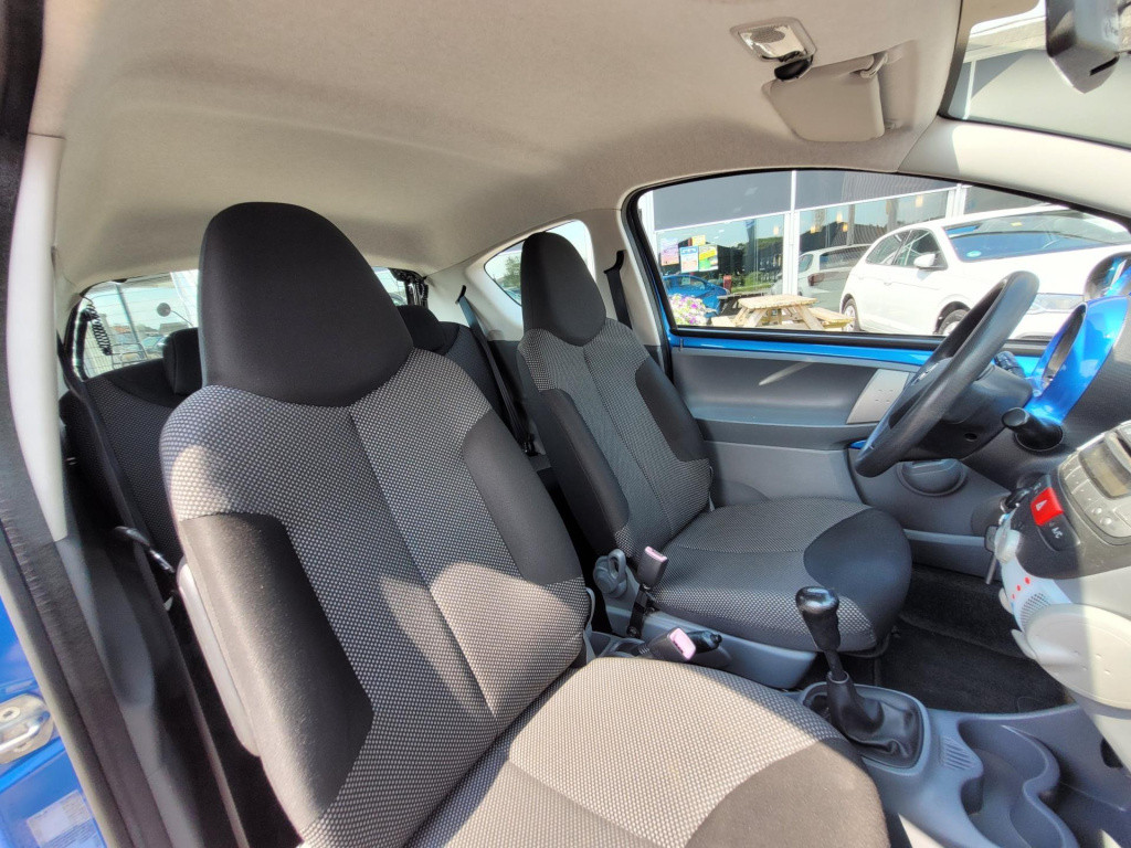 Toyota Aygo 1.0-12v dynamic blue airco