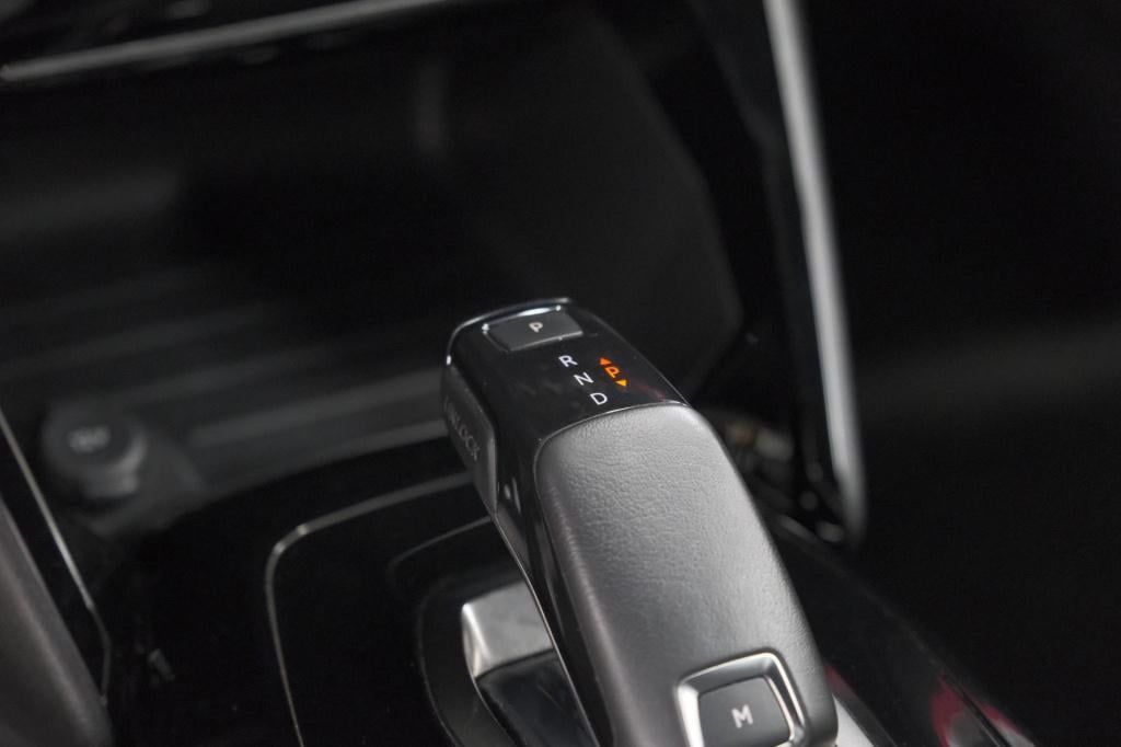 Peugeot 208 puretech 100 eat8 gt-line | camera | keyless entry | navigatie 