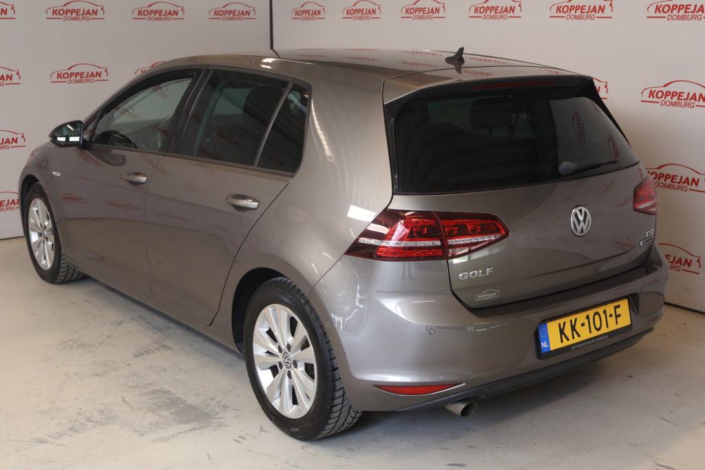 Volkswagen Golf 1.0 tsi connected series nl auto, carplay, all season bande