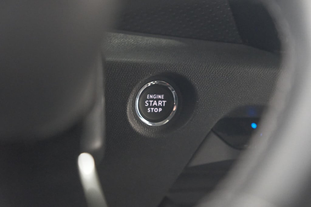 Citroen C4 puretech 130 eat8 shine | camera | head-up display | parkeersens