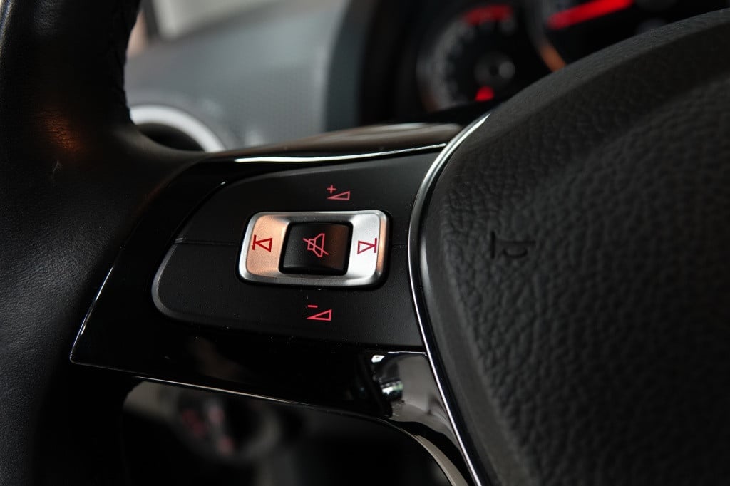 Volkswagen UP! 1.0 tsi high up! | cruise | pdc | bluetooth |