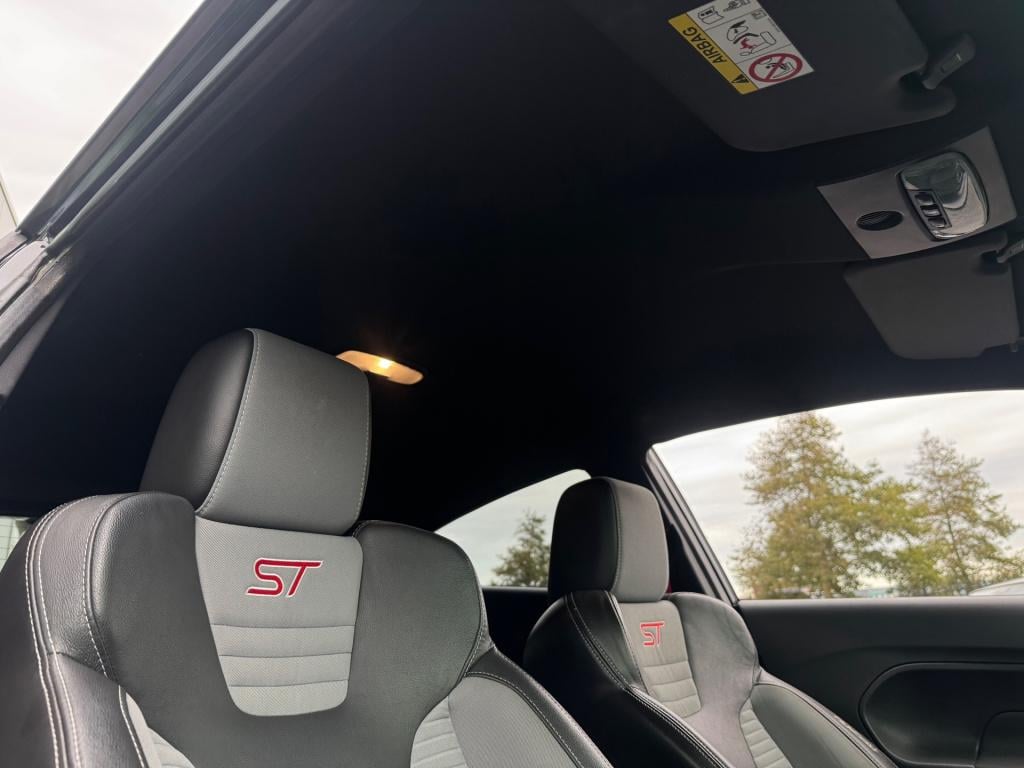 Ford Fiesta 1.6 st2 * camera * recaro * stoelverwarming * clima