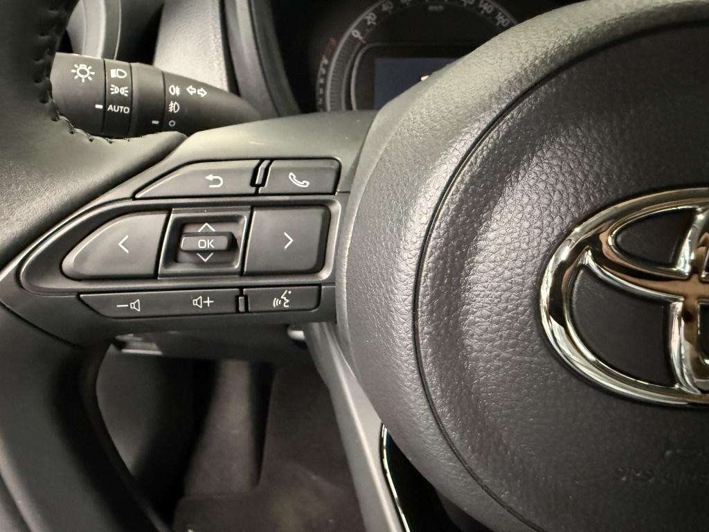 Toyota Aygo x 1.0 vvt-i s-cvt first| camera| led| climate| adap.cruise| get