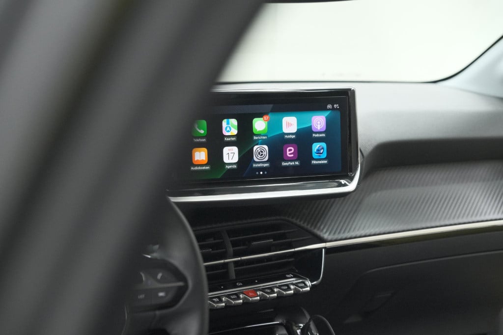 Peugeot 208 puretech 100 allure | parkeersensoren | apple carplay | climate