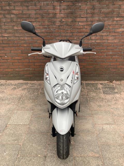 ZEER MOOIE SYM ORBIT II 4 TAKT SNOR SCOOTER EURO4 BOUWJAAR 2021