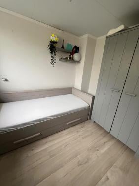 Woood Bed met lade en Kast