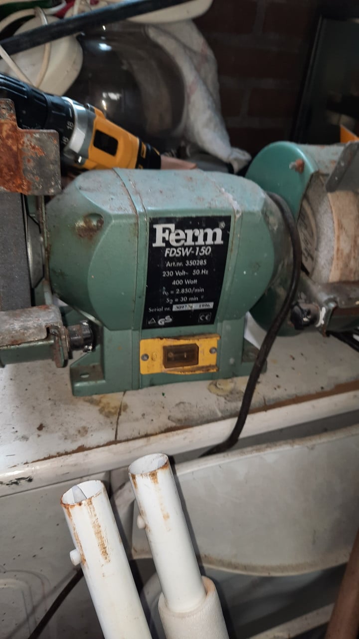 Twee keer bankschroef+slijpmachine