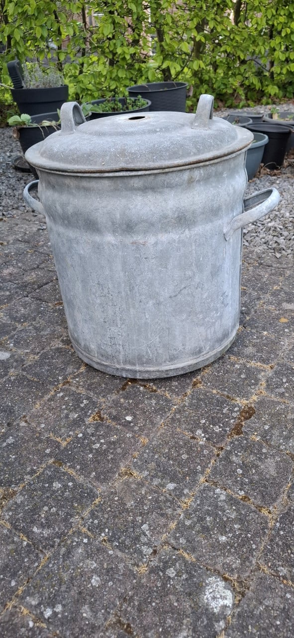 Oude ijzeren wekketel