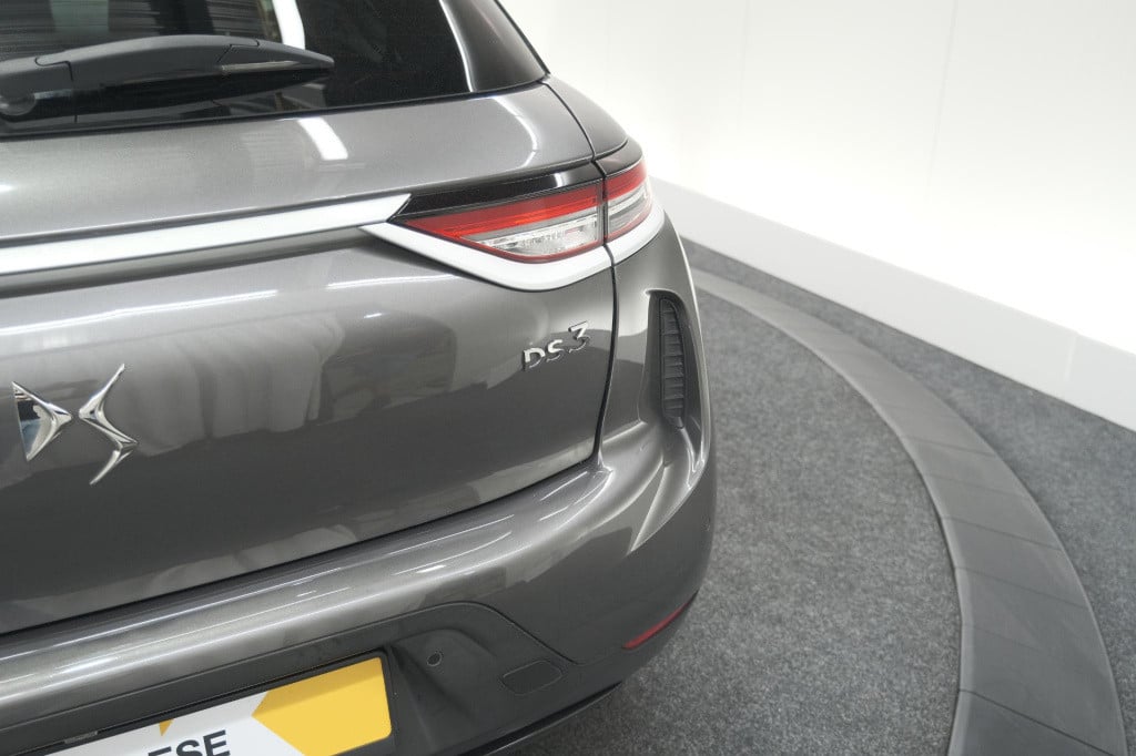 Ds Ds 3 crossback 50 kwh e-tense so chic | camera | dodehoekdetectie | head