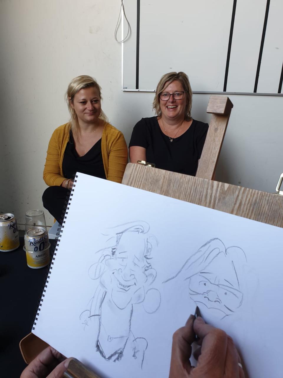 Leuk voor uw feest: laat karikaturen tekenen!