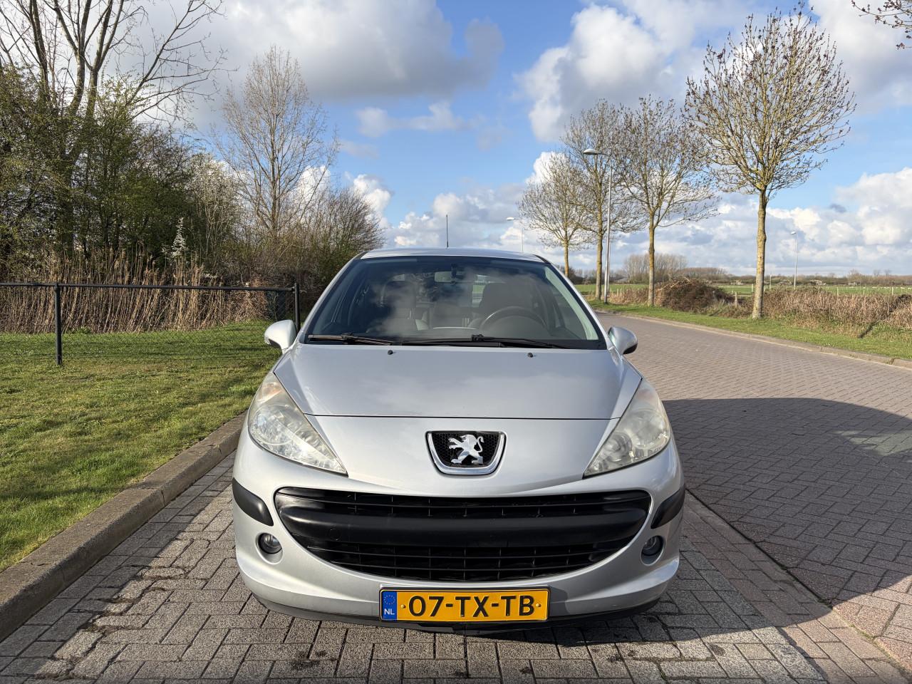 Peugeot 207 1.4-16V Color-line AIRCO NAP LOGISCH 134DKM