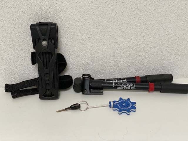 Brompton 2x fietspompjes    ;  ABUS vouwslot+houder
