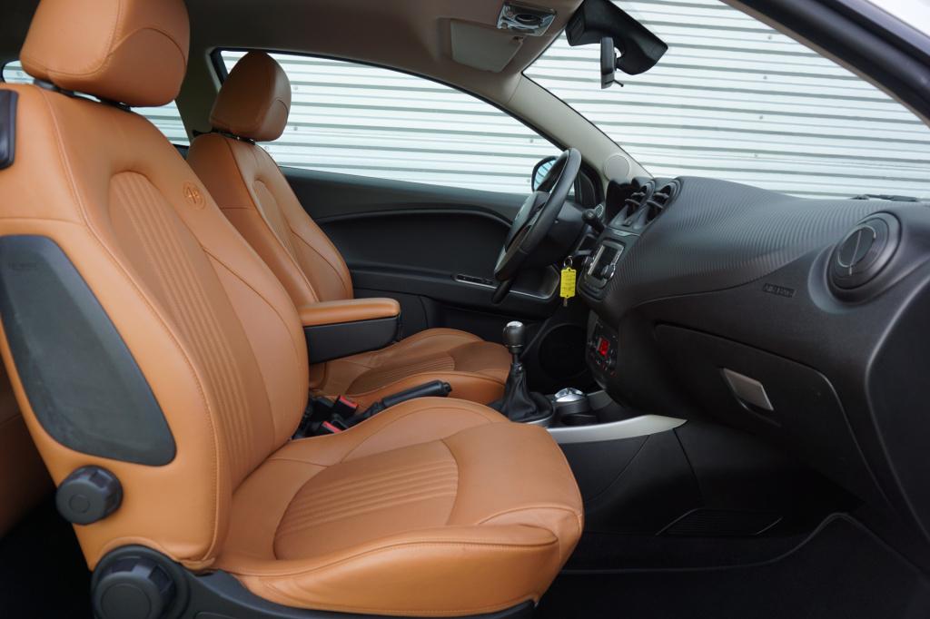 Alfa Romeo MiTo 0.9 twinair distinctive climate / navi / cruise / leder / p