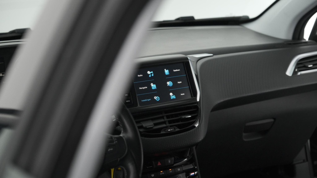 Peugeot 2008 puretech 82 signature | camera | apple carplay | parkeersensor