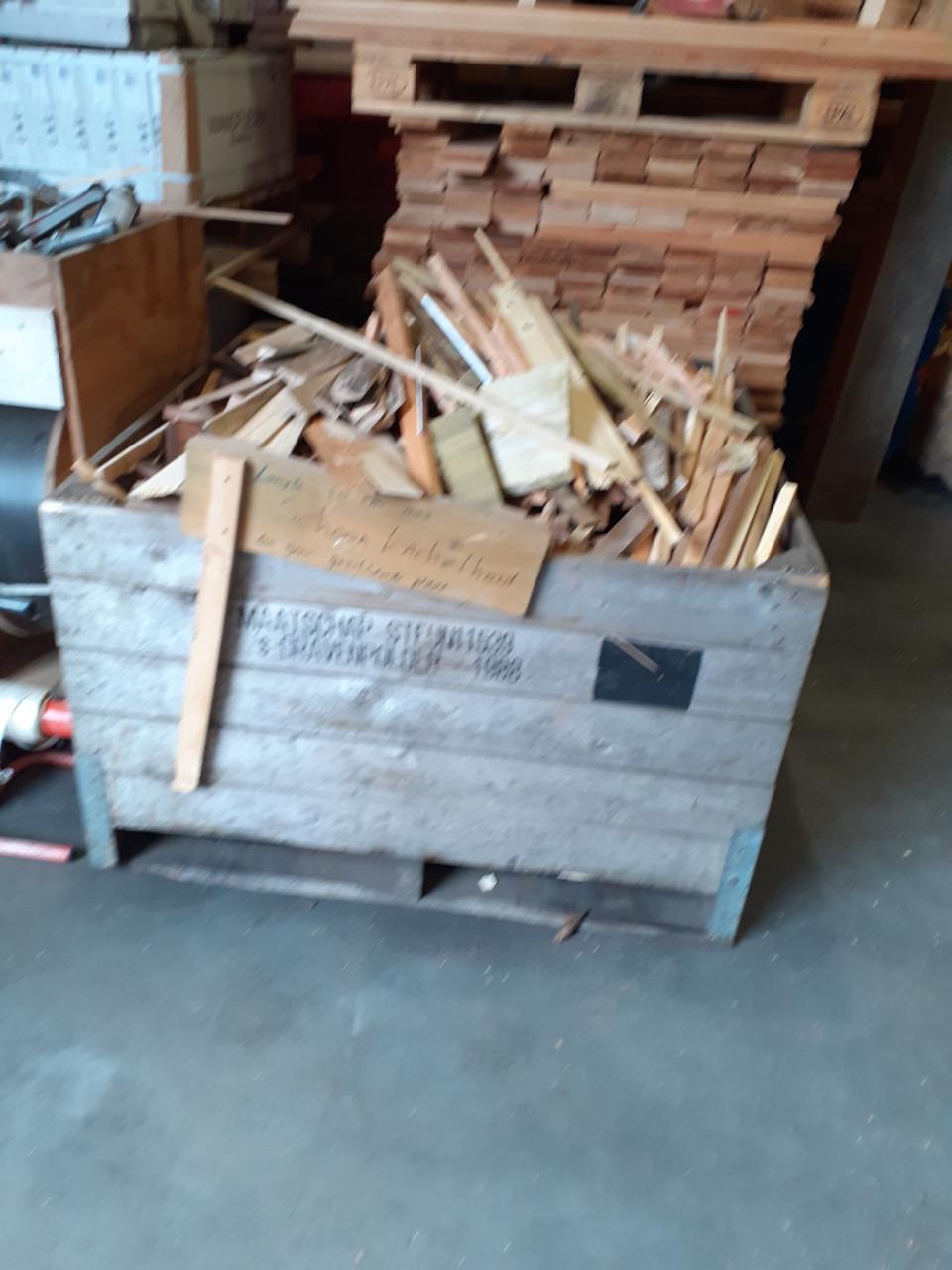 Kist kachelhout v 10 euro