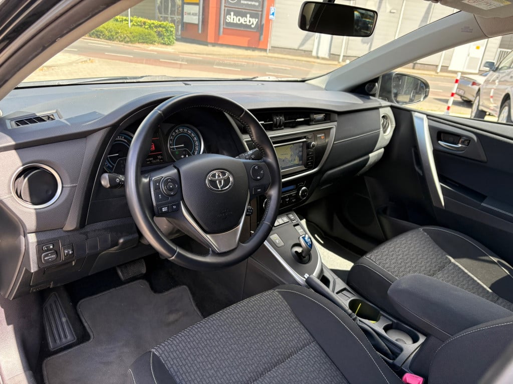 Toyota Auris touring sports 1.8 hybrid lease top 5 editie