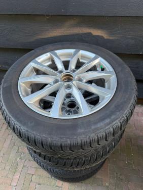 4 velgen met winterbanden voor VW Golf