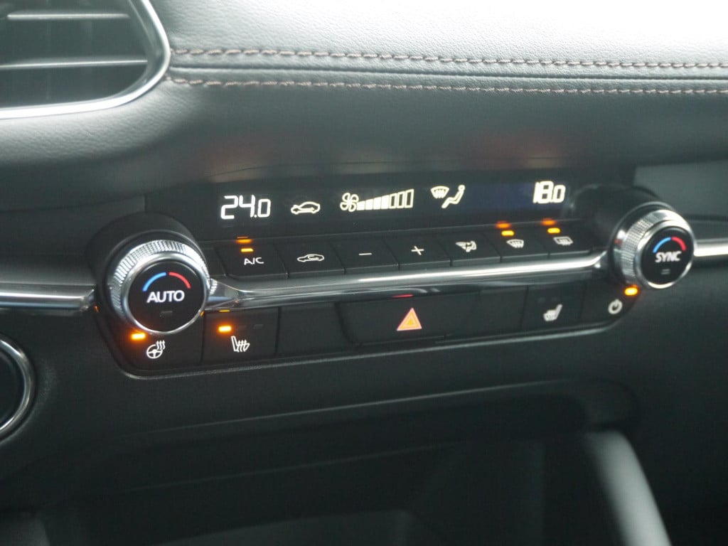 Mazda 3 2.5 e-skyactiv-g m hybrid 140 exclusive-line sedan