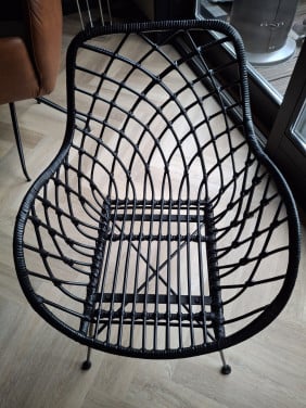 Zwarte rotan stoel