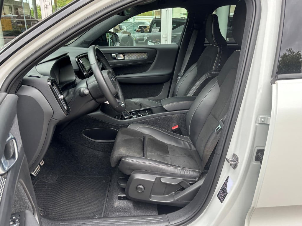 Volvo XC40 1.5 t4 211pk r-design|trekhaak|carplay|navi|21