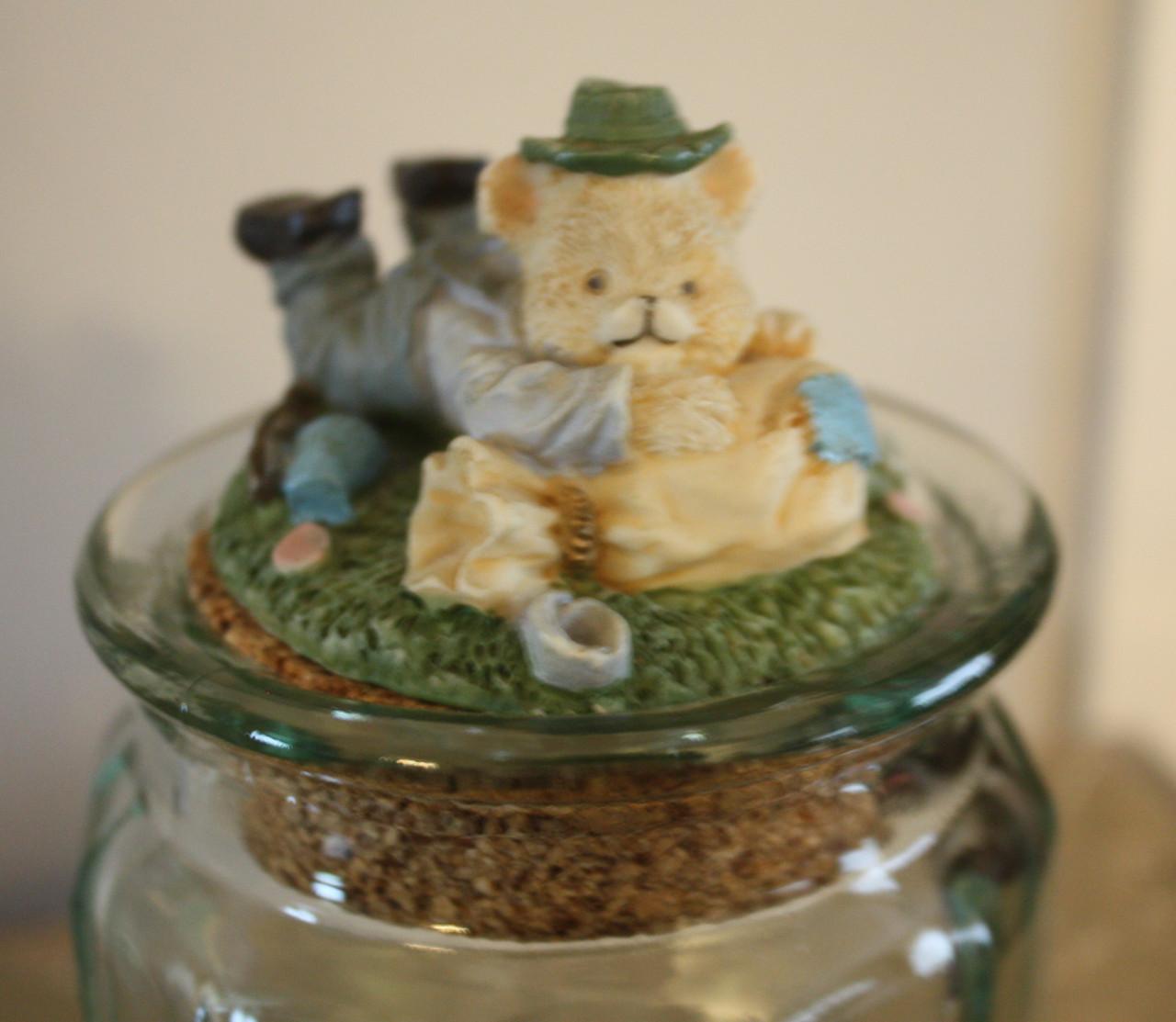 Glazen potje met beer dop