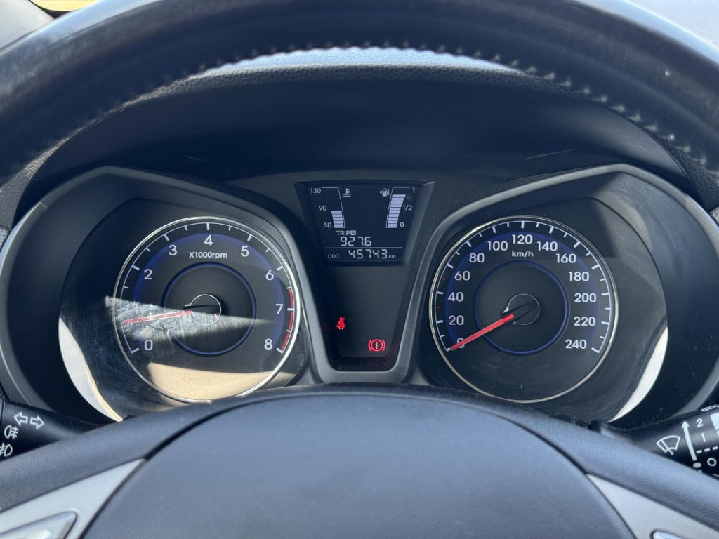 Hyundai Ix20 1.4i go! | trekhaak | navigatie | achterbank verstelbaar | air