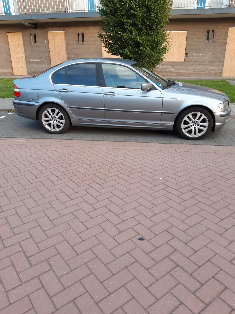 BMW318