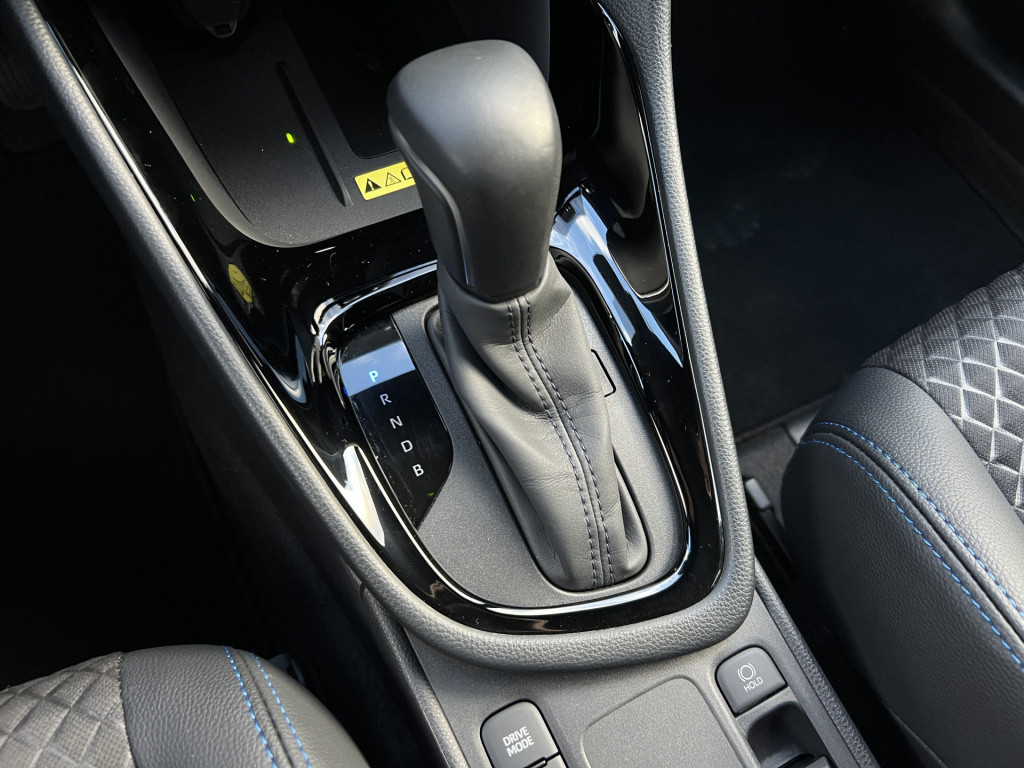 Toyota Yaris 1.5 hybrid 130 launch edition jbl audio | headup display | sto
