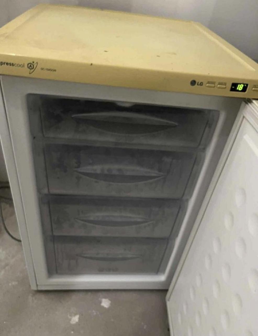 A+ klasse 4 laden tafelmodel vrieskast 85x55 cm. Inhoud Vriezer 110 liter