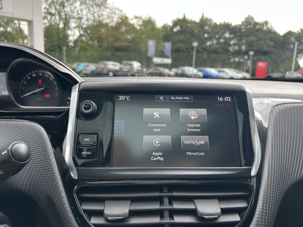 Peugeot 208 1.2 puretech 110pk 5d roland garros apple carplay | navigatie |