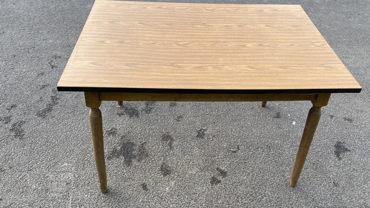 Ouderwetse café tafel