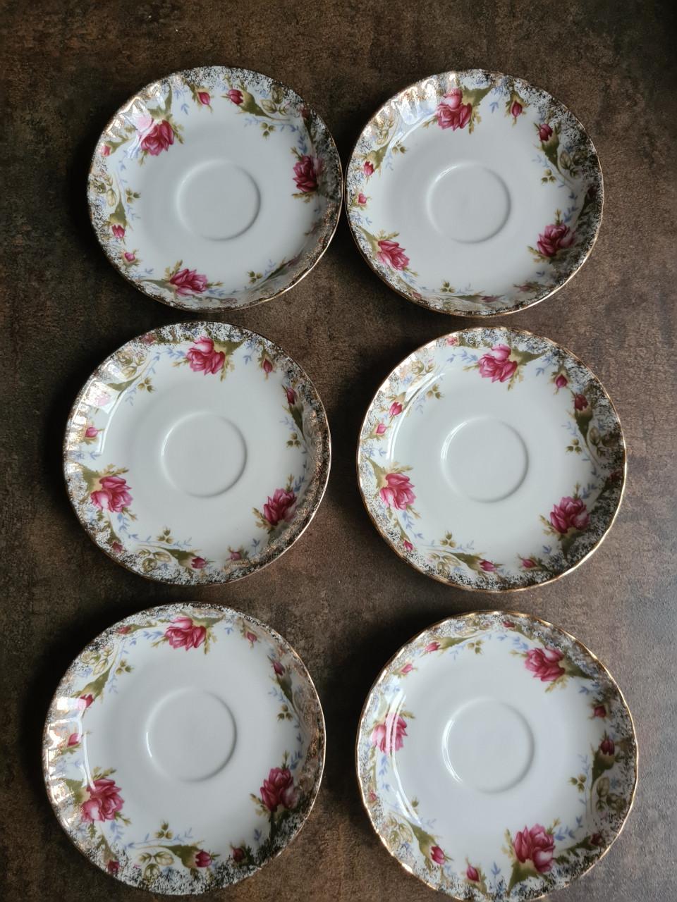 6 Petitfour-schoteltjes of theetipjes van hoogwaardig porselein