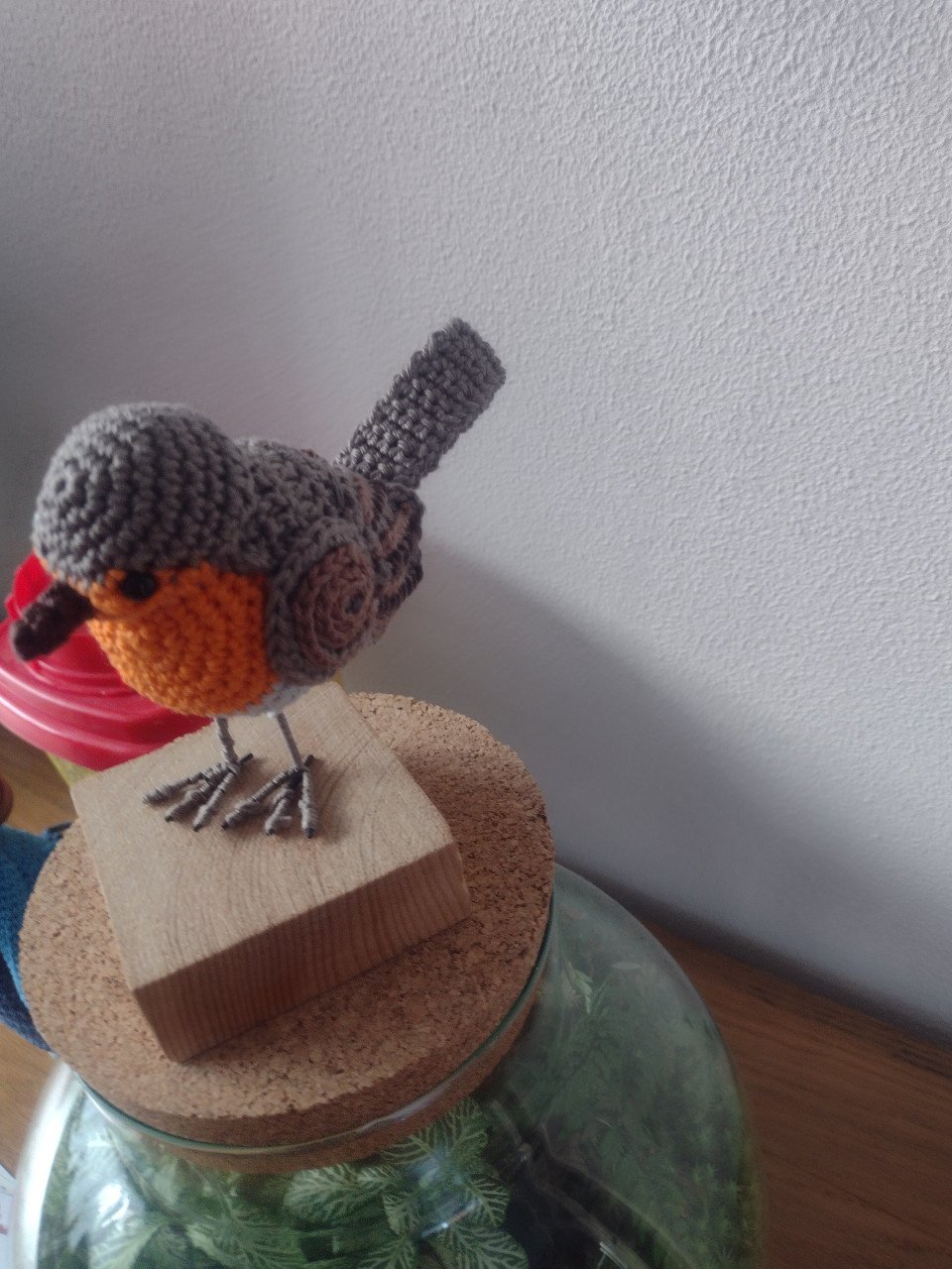 Gehaakte ijsvogel en of roodborstje