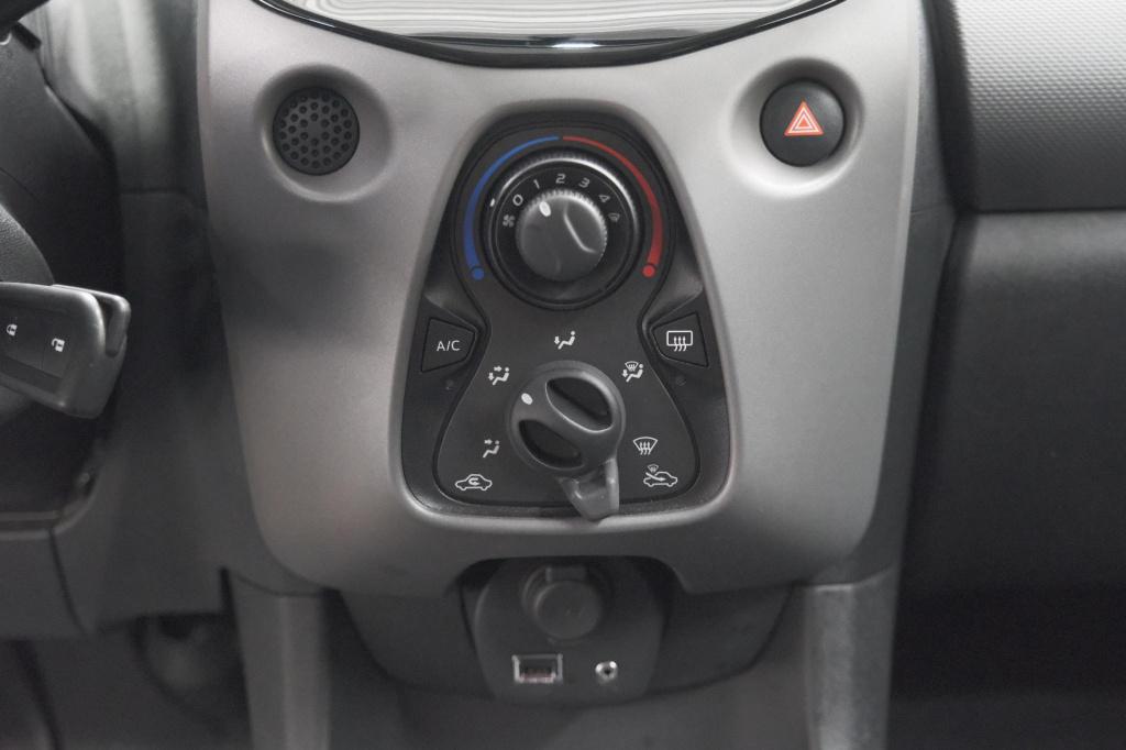 Peugeot 108 1.0 e-vti allure | automaat | camera | airco | apple carplay