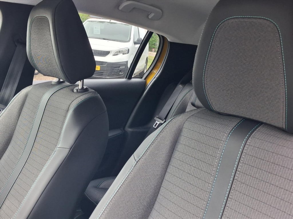 Peugeot 208 ev 50kwh 136pk 3-fase allure pack navigatie | apple carplay & a