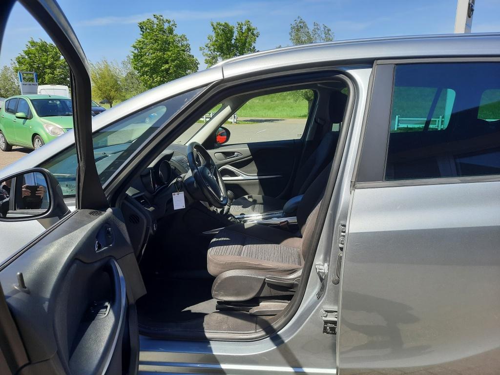 Opel Zafira 1.4i turbo cosmo | trekhaak | cruise control |
