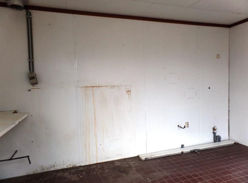 Degelijke unit met sanitair en rolluik geschikt als tijdelijk bijgebouw