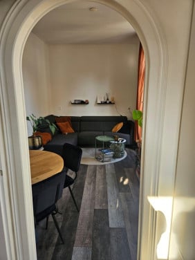 Sfeervolle woning met dakterras in hartje Goes – per direct beschikbaar!