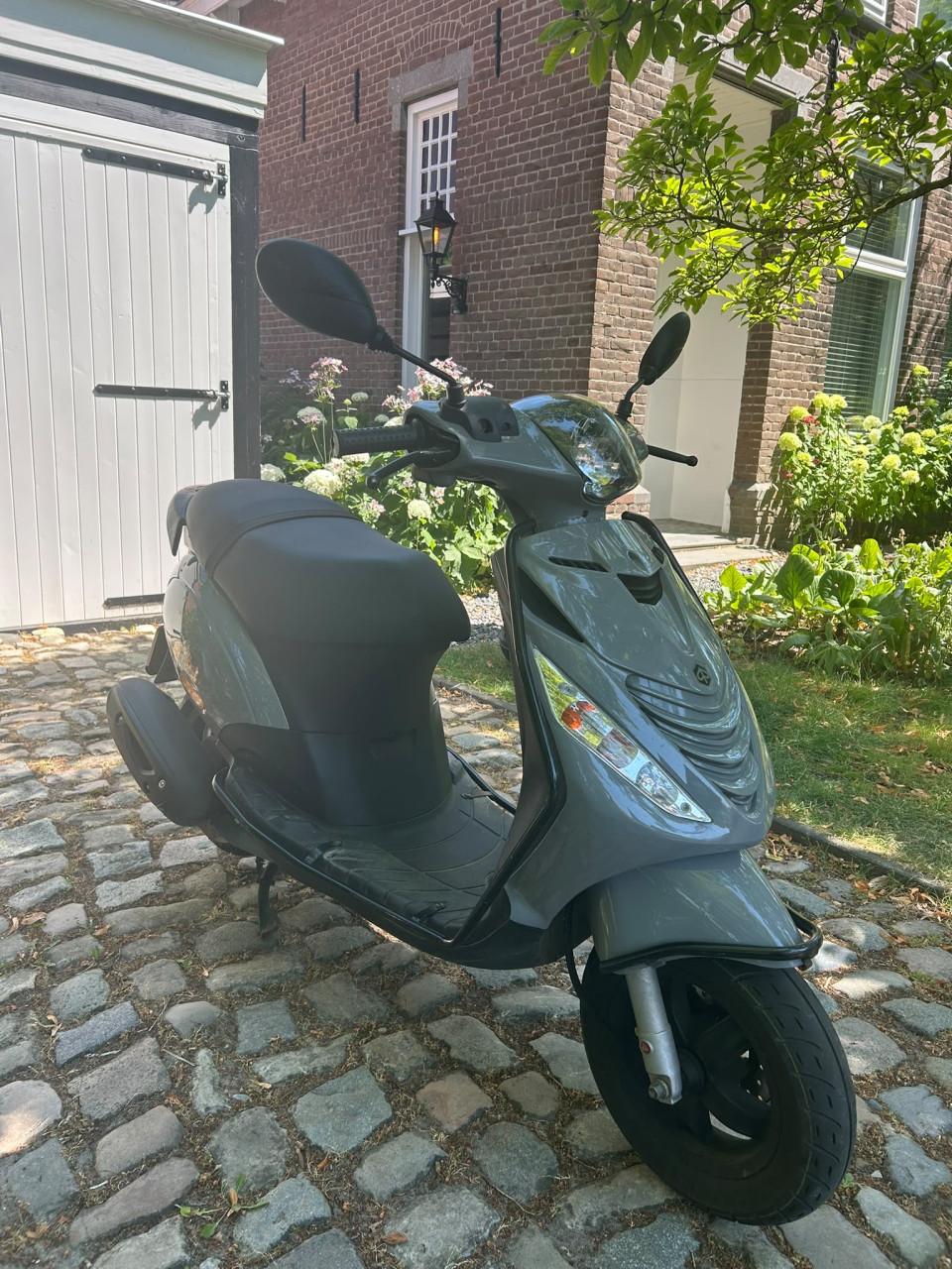 Scooter Piaggio Zip 45 km