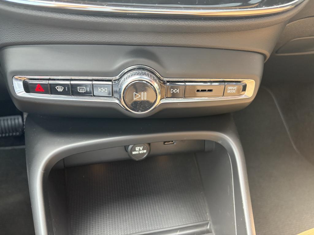Volvo XC40 2.0 t4 inscription automaat | leer | pano | 19''