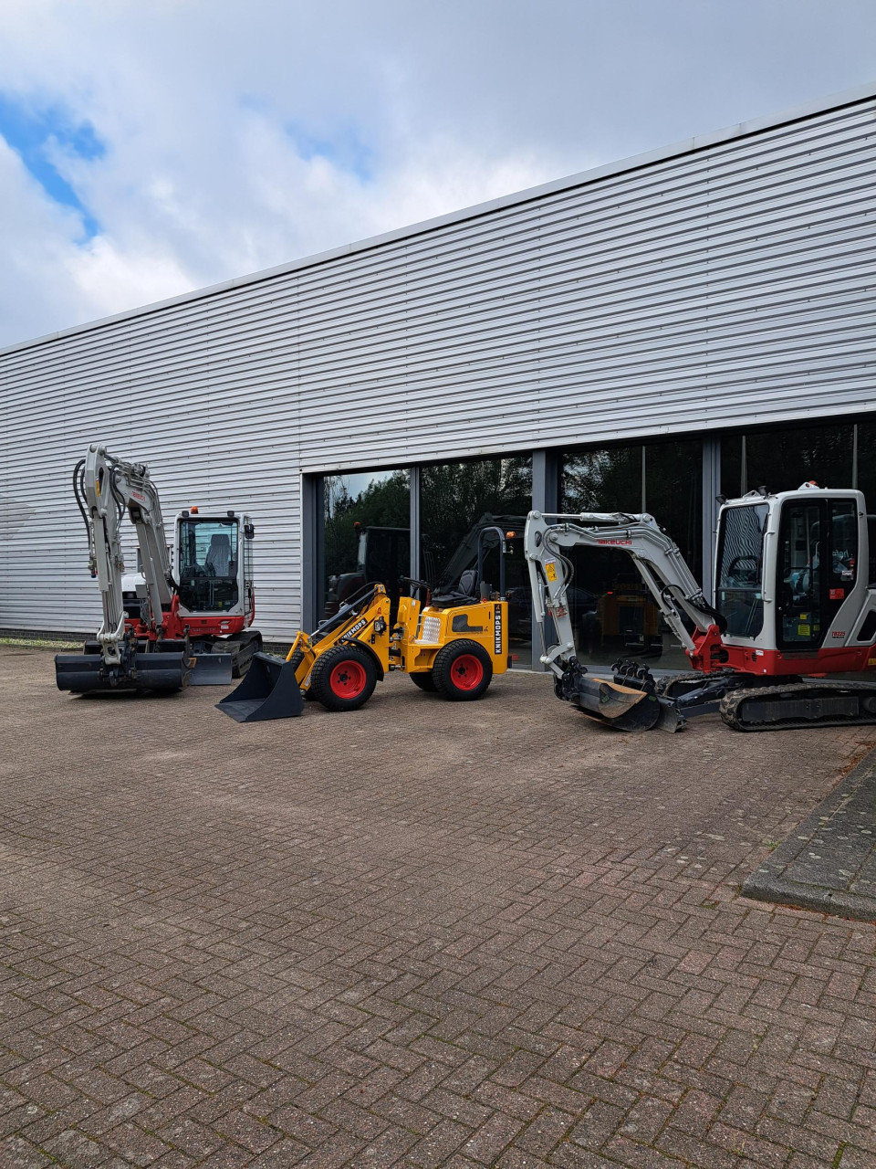 Mini graafmachines, knikladers en rupsdumpers te huur
