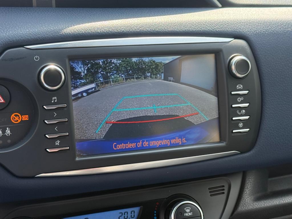 Toyota Yaris 1.5 hybrid bi-tone