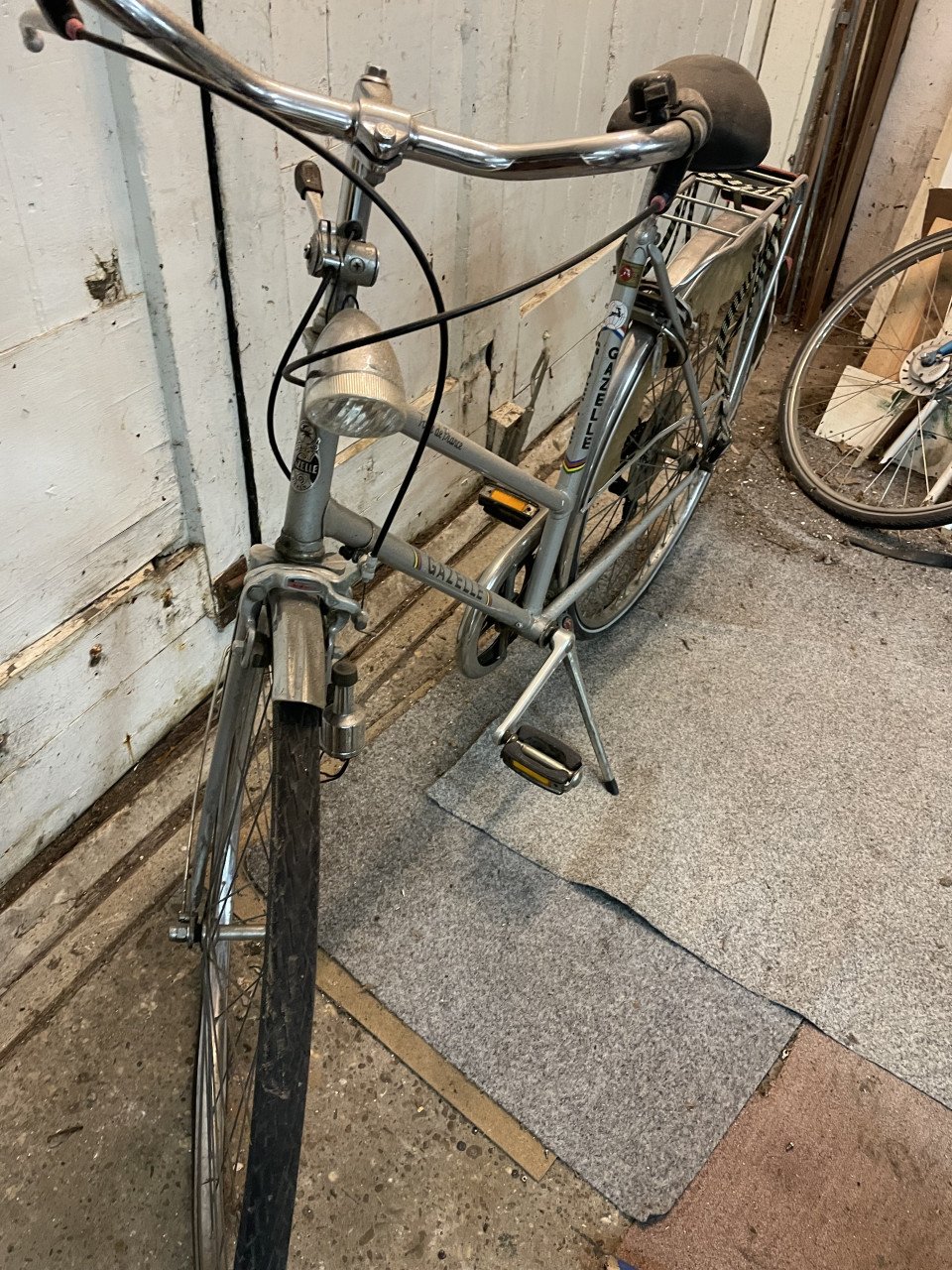 2 damesfietsen en 1 herenfiets