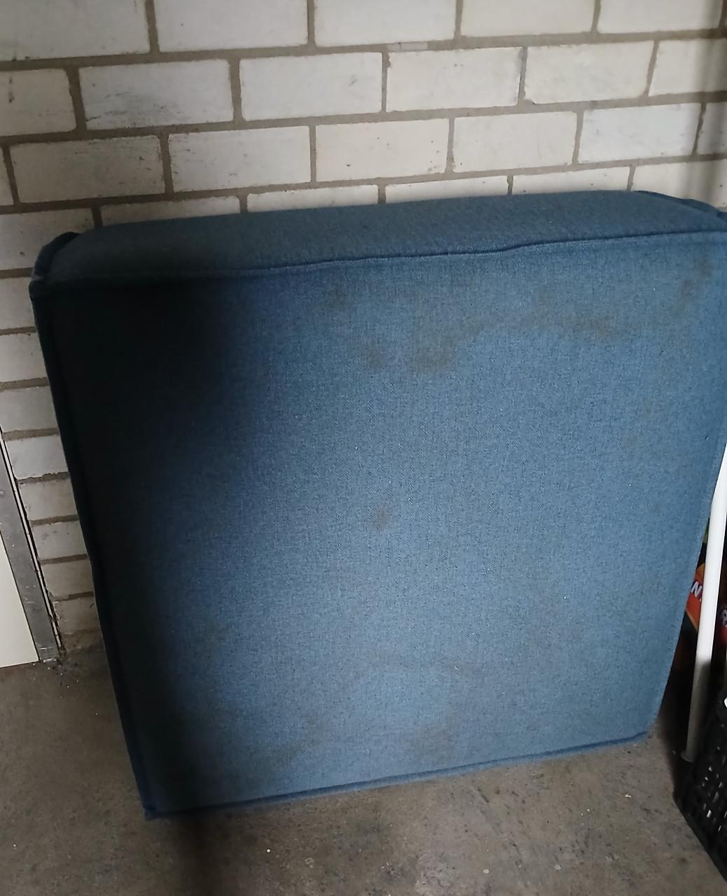 Blauw bankelement