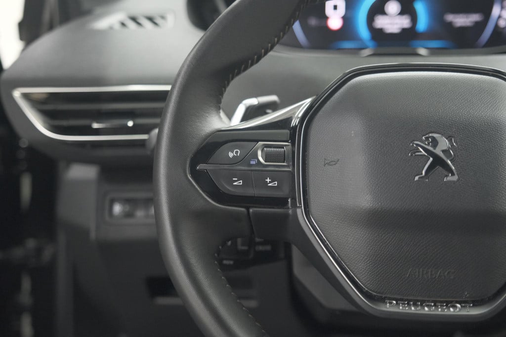 Peugeot 5008 puretech 130 eat8 active pack | 7 zitplaatsen | camera | navig