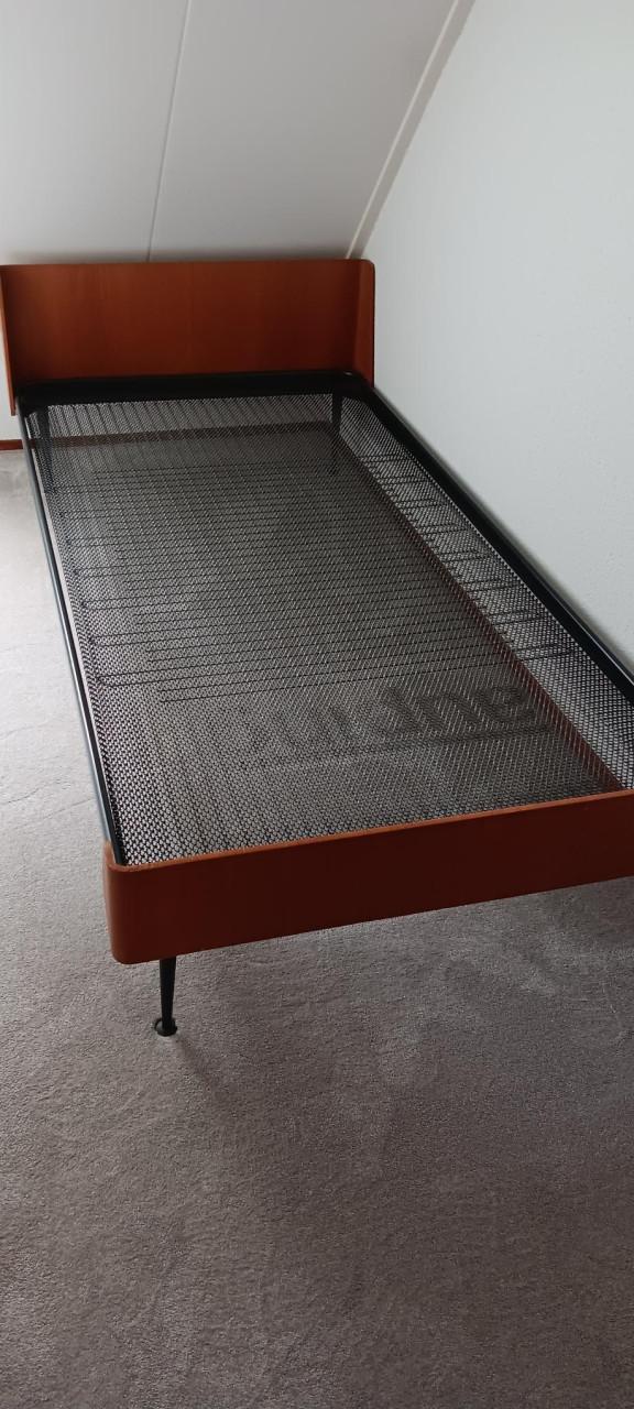 1-pers.LEDIKANT MET NIEUW MATRAS