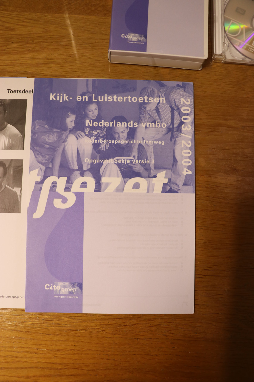 Kijk- en luistertoets Nederland Kaderberoepsgerichte leerweg 2003/2004