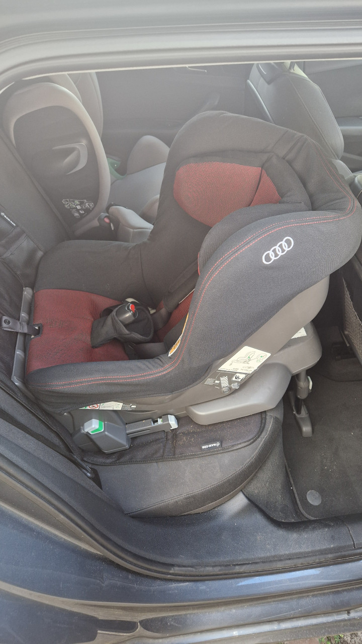 Audi kinderzitje met ISOfix basis en maxicosi