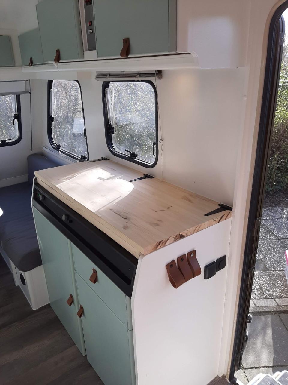 Opgeknapte adria caravan